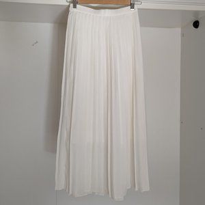 Uniqlo Pleated Off White Midi Skirt